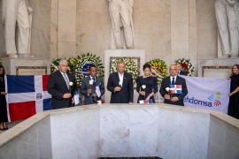 Refidomsa rinde homenaje a los Padres de la Patria en el 181 aniversario de la Independencia Nacional