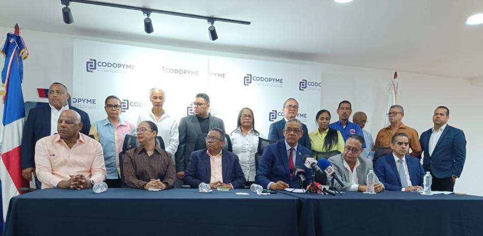Codopyme exige frenar entrada de importadores y grandes consorcios en licitaciones del Inabie