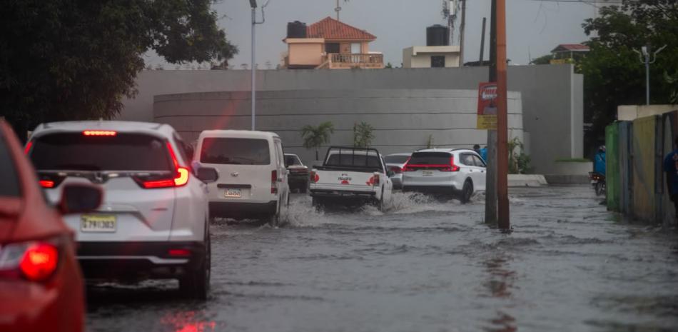 Estragos por vaguada: Más de 2,600 desplazados y 28 comunidades aisladas en el país