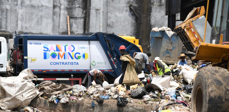 Crisis ambiental en Villas Agrícolas: comunitarios denuncian que estación de basura convirtió el sector en "una selva"