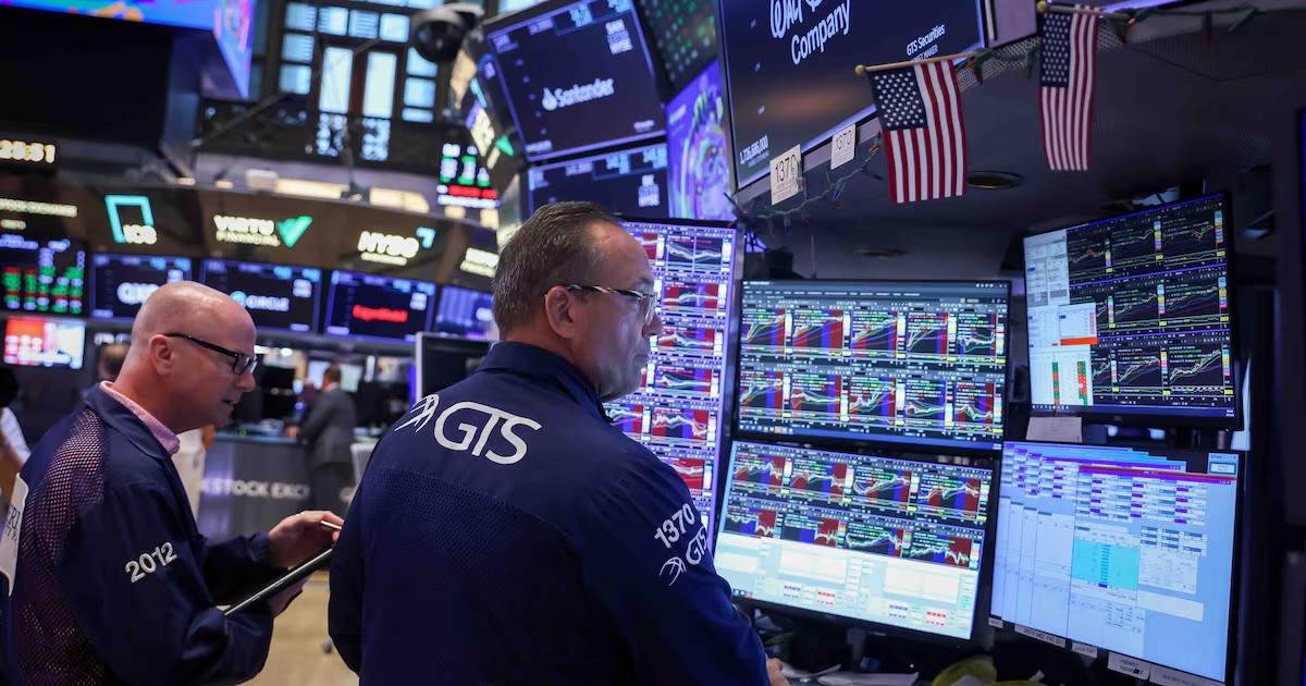 Wall Street cierra una semana tensa entre el freno a la euforia por la IA y el compás de espera de la Fed