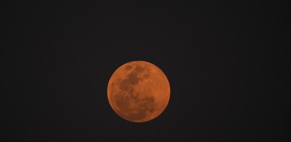 Cielo dominicano será testigo esta noche de un impactante eclipse lunar parcial