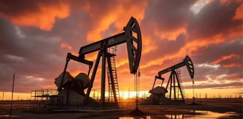 Petróleo repunta con fuerza en los mercados globales tras rechazo de Trump a la tregua iraní