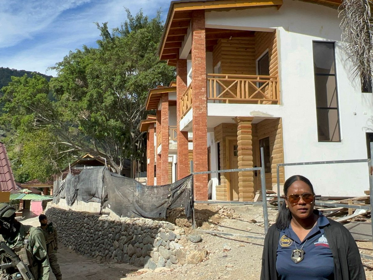 Medio Ambiente y el SEMPA intervienen proyecto turístico a orillas del río Yaque del Norte en Jarabacoa