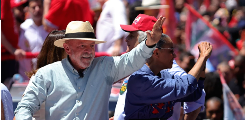 Lula da Silva sella una histórica remontada electoral frente a Flávio Bolsonaro en Brasil