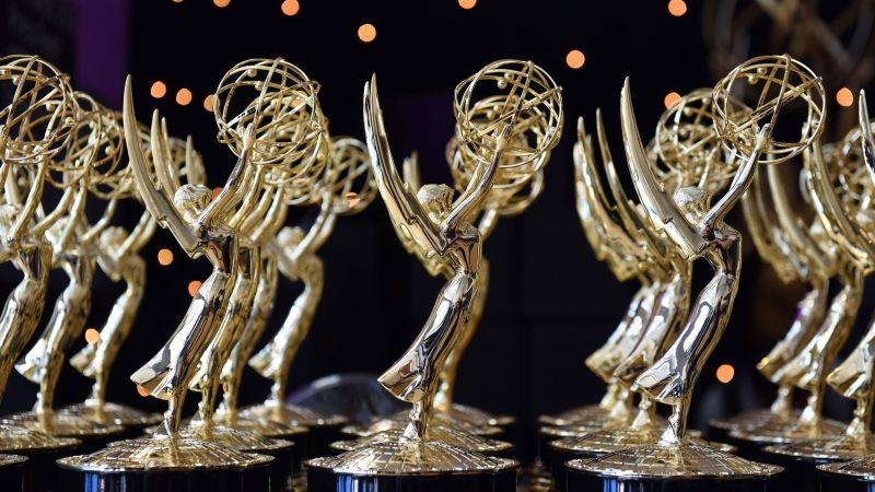 Premios Emmy 2026: 'The Pitt' y 'Hacks' lideran una vibrante contienda televisiva