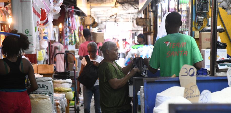 Amas de casa en apuros: El encarecimiento de la canasta básica golpea el presupuesto familiar en Santo Domingo