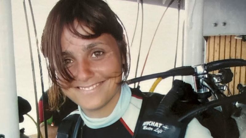 Trece horas a la deriva en el mar Rojo: la odisea de supervivencia de doce buzos y un reencuentro 20 años después