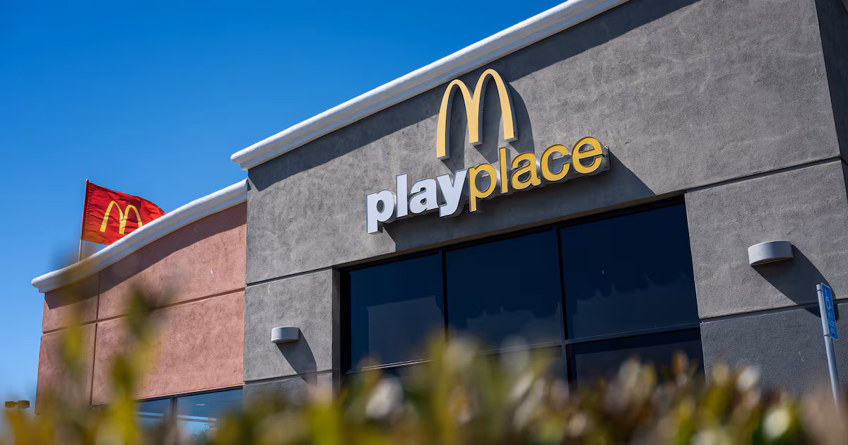 McDonald’s en jaque: la pérdida de clientes sensibles al precio arrastra sus acciones a su peor caída en dos décadas