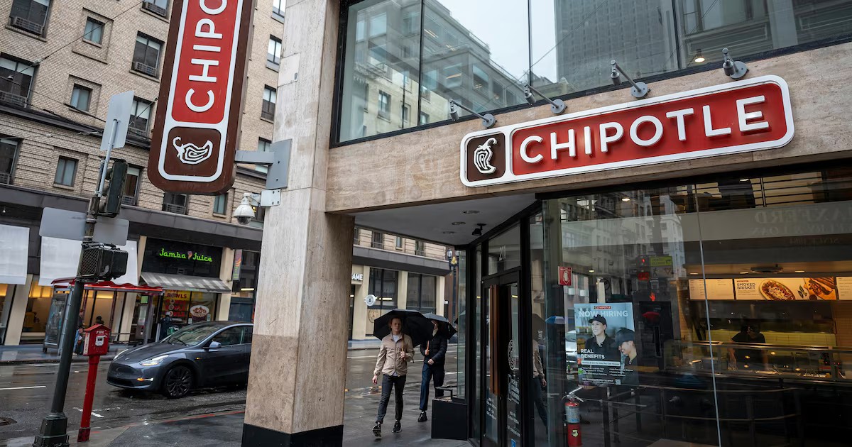 Starbucks explora una histórica compra de Chipotle y sacude a Wall Street
