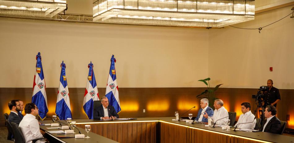 Abinader pasa balance a las obras de Santiago: pausa en la calle Del Sol, avances del Monorriel y precisiones sobre la tarifa eléctrica