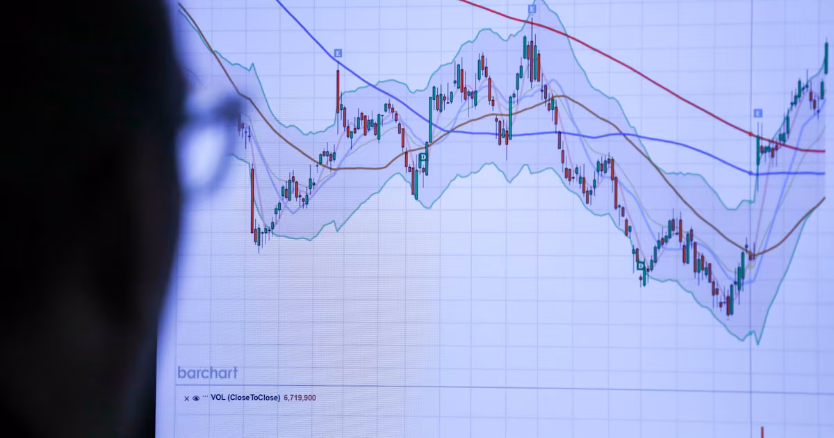 Alerta en Wall Street: El aplanamiento de la curva de bonos revive los temores de recesión