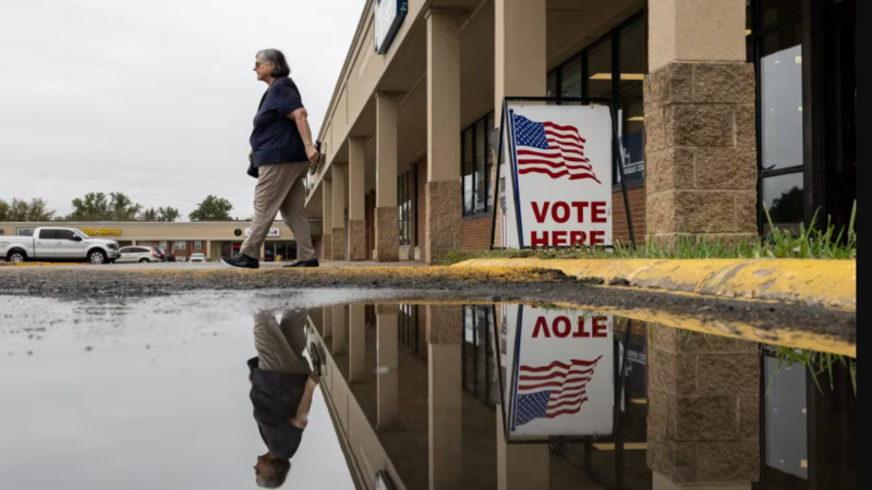 Tensión en la recta final electoral de EE.UU.: disputas internas, freno judicial y la ofensiva de Trump