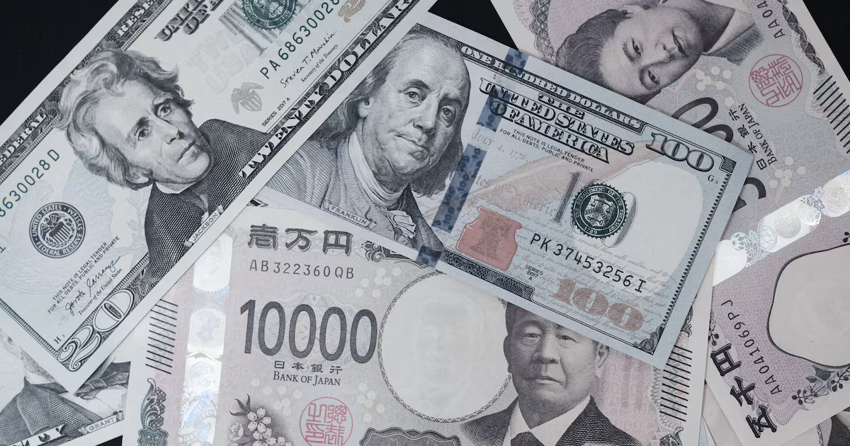 El yen tropieza frente al dólar tras alza del Banco de Japón y división en su junta