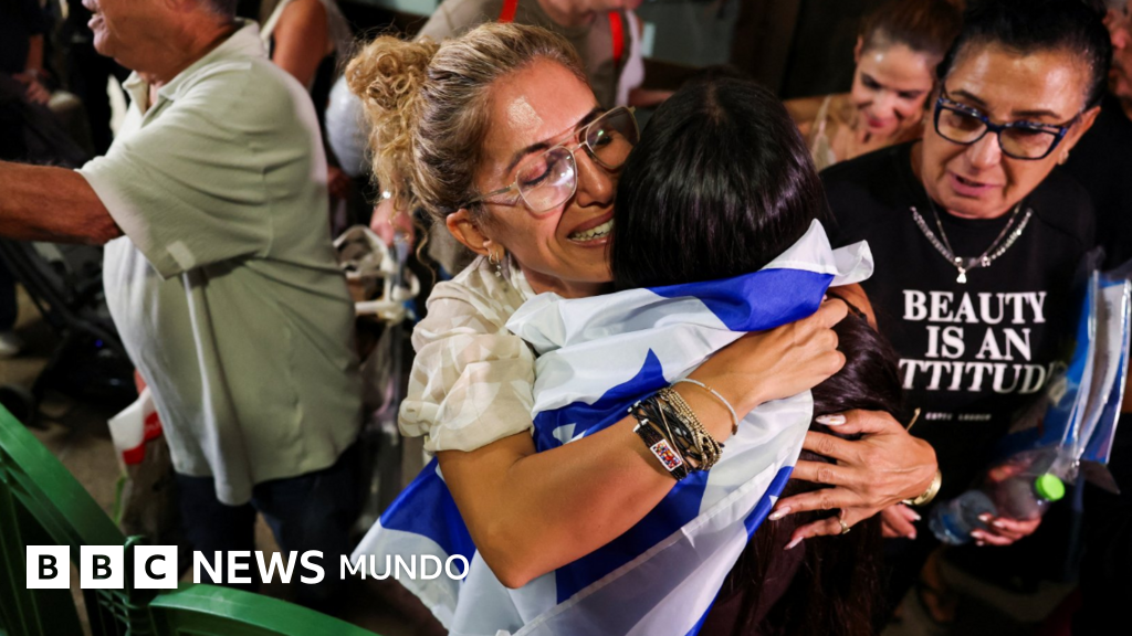 Pánico en las alturas: piloto apuñala a su copiloto e intenta estrellar un vuelo comercial con destino a Israel