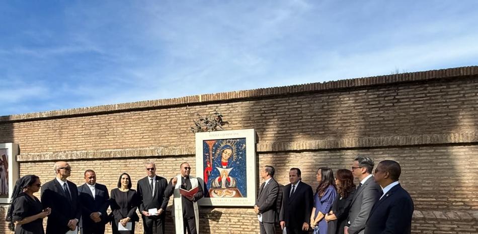 Desde el Vaticano, Abinader encabeza oración por la salud del pontífice y pide por el pueblo dominicano