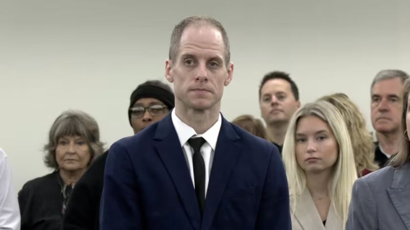 Sin arma homicida: Juicio contra Caleb Flynn avanza sustentado en mensajes incriminatorios y contradicciones forenses