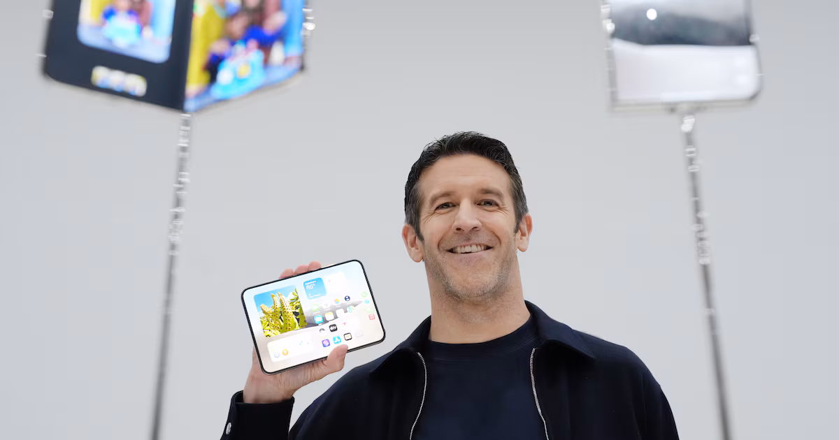Wall Street recibe con cautela el iPhone Duo: ¿por qué tropezó la acción de Apple tras su debut plegable?