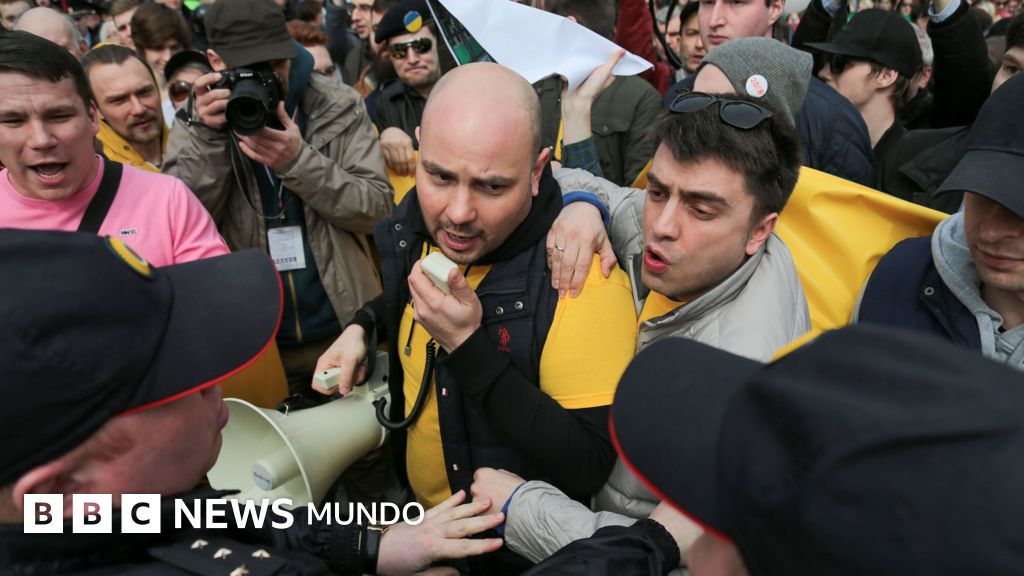 Deportados al frente de batalla: Occidente endurece el asilo y entrega a opositores rusos a las garras de Moscú