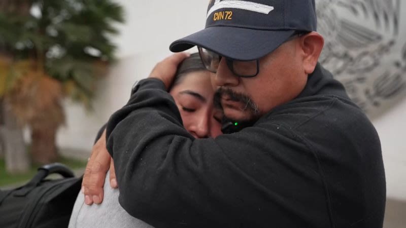El amargo retorno de una marinera: sirvió en el frente militar mientras su padre era deportado