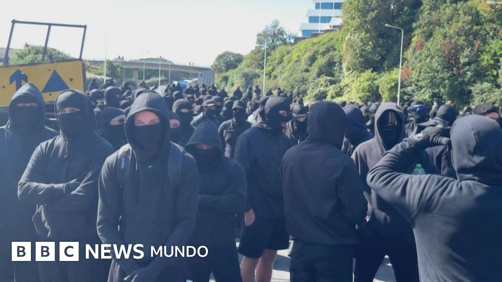 Alerta en Reino Unido por tácticas paramilitares de nuevos colectivos antiinmigración