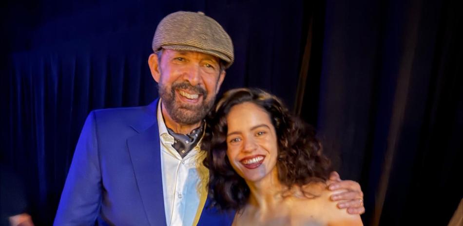 Juan Luis Guerra y Rosalía protagonizan un emotivo tributo de admiración mutua en los Premios Billboard