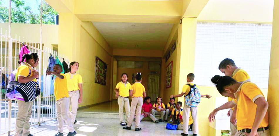 Crisis educativa en Santiago Oeste: unos 5,000 estudiantes continúan sin recibir docencia