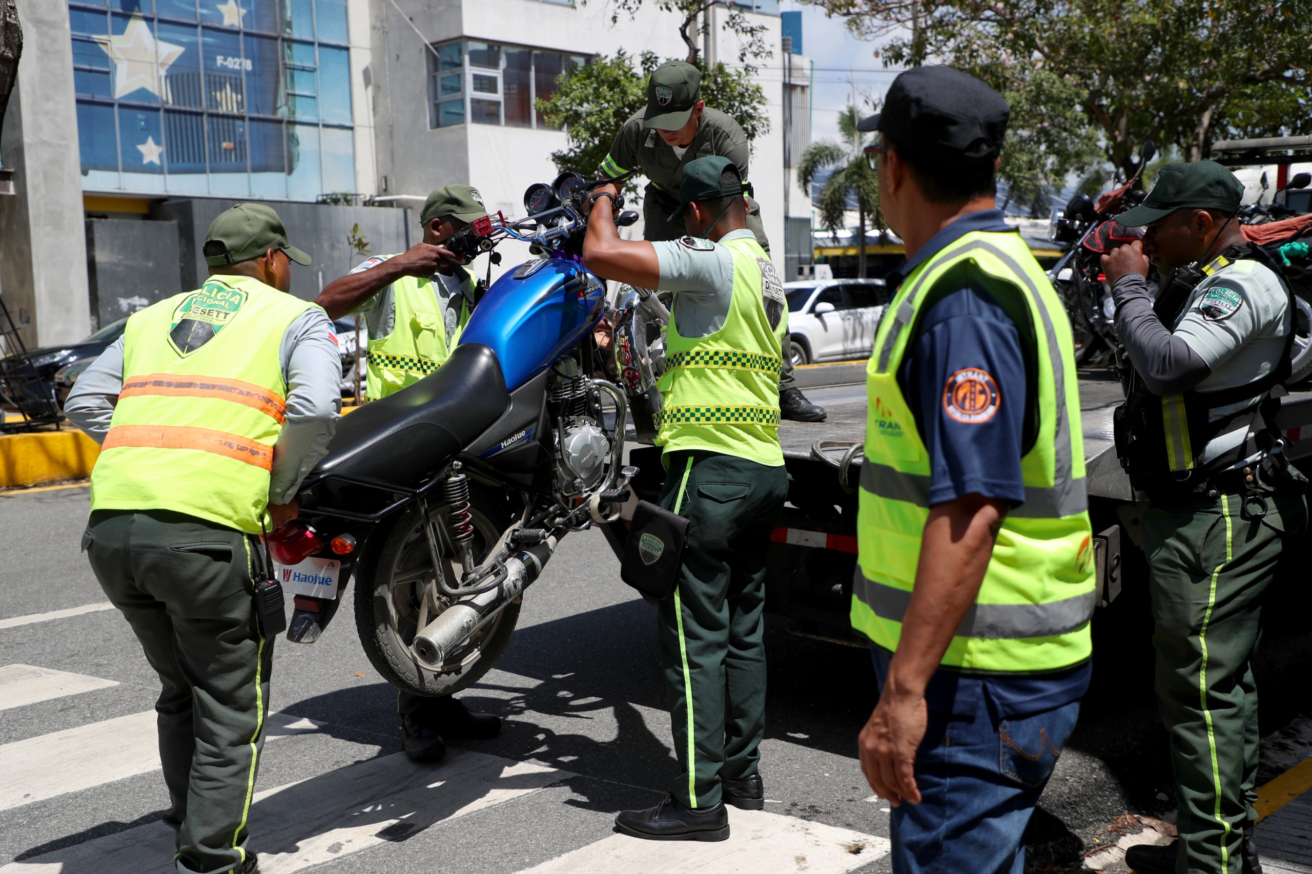 INTRANT y DIGESETT arrecian operativos contra motoristas infractores en el Gran Santo Domingo