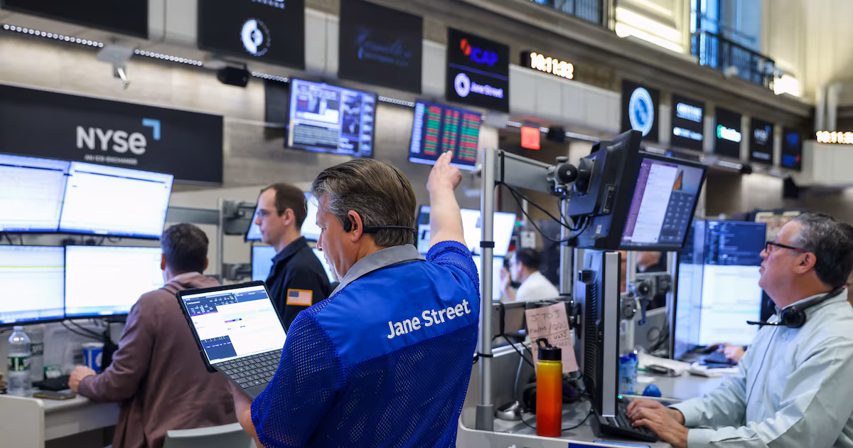 Wall Street opera en verde a la espera del veredicto de la Reserva Federal sobre las tasas de interés