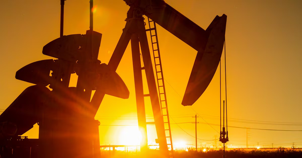 Tensión en Medio Oriente dispara el petróleo: el crudo Brent roza los 112 dólares tras ataques en Arabia Saudita