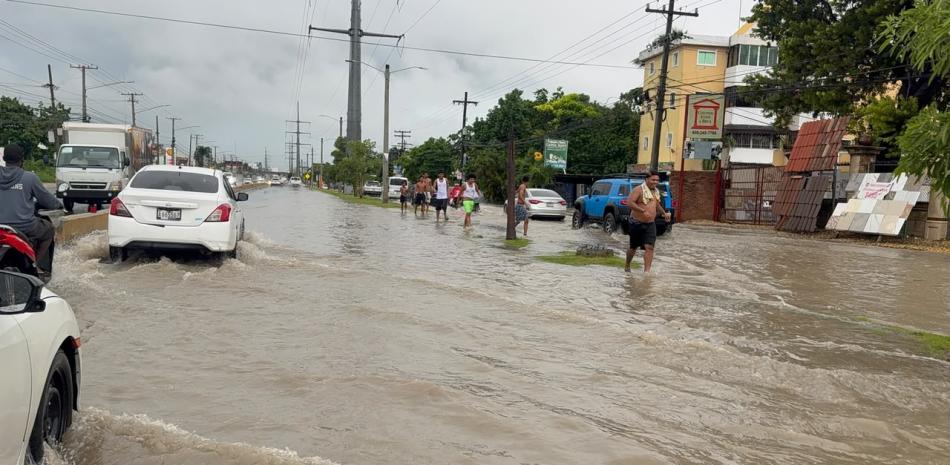 Vaguada azota el Gran Santo Domingo y mantiene a 23 provincias bajo alerta meteorológica
