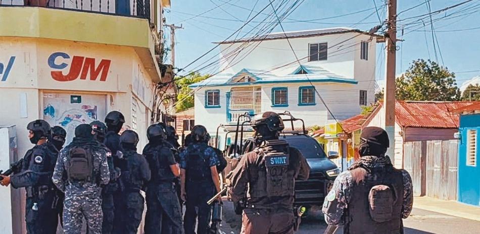 Cibao bajo tensión: San Francisco de Macorís y Salcedo paralizan sus actividades entre fuerte despliegue militar