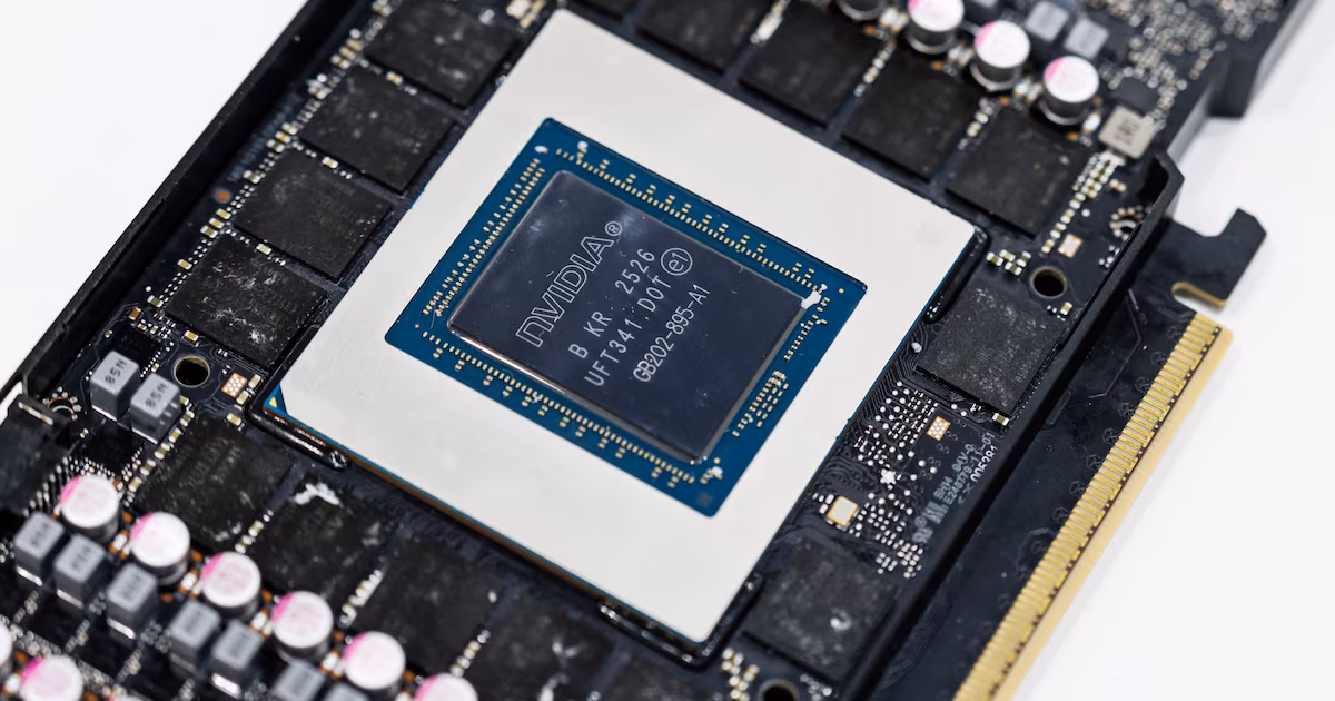 Nvidia acaricia la histórica marca de los US$6 billones con su valoración más atractiva en una década