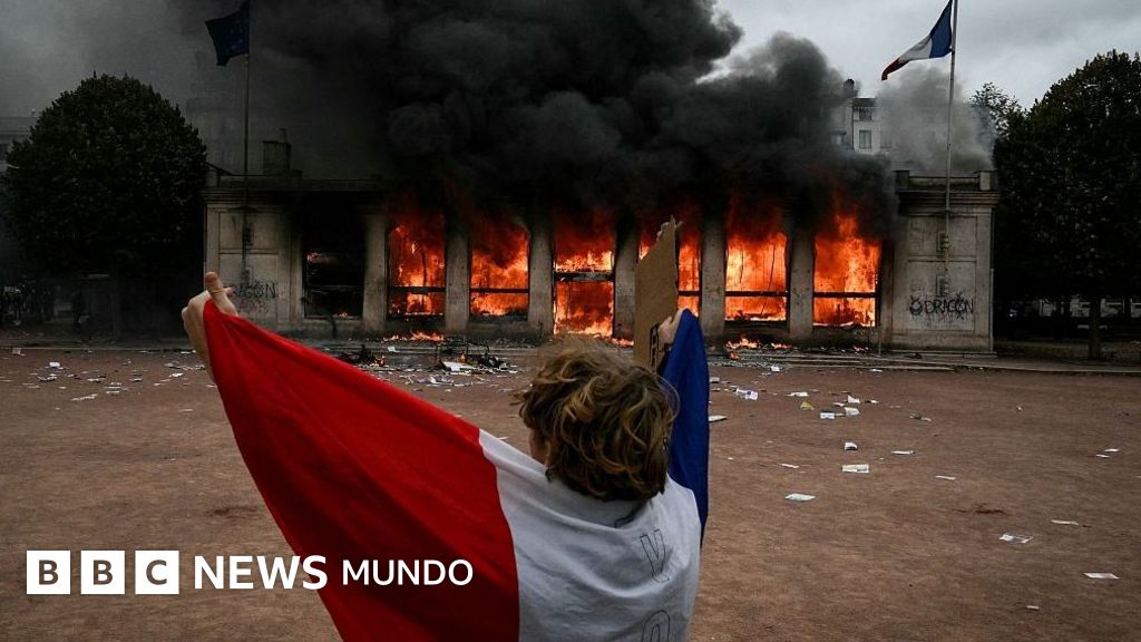 Francia en vilo tras una ola de disturbios que deja cientos de comercios saqueados y una profunda crisis política