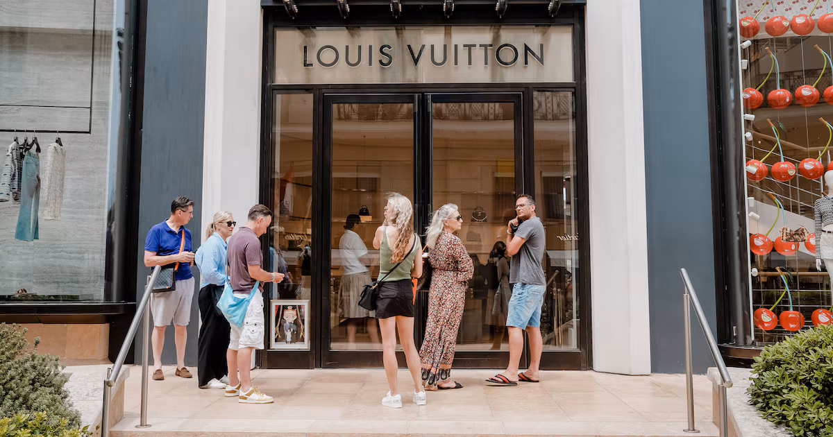¿Momento de comprar lujo? La caída en la confianza del consumidor abre una ventana estratégica para los inversores