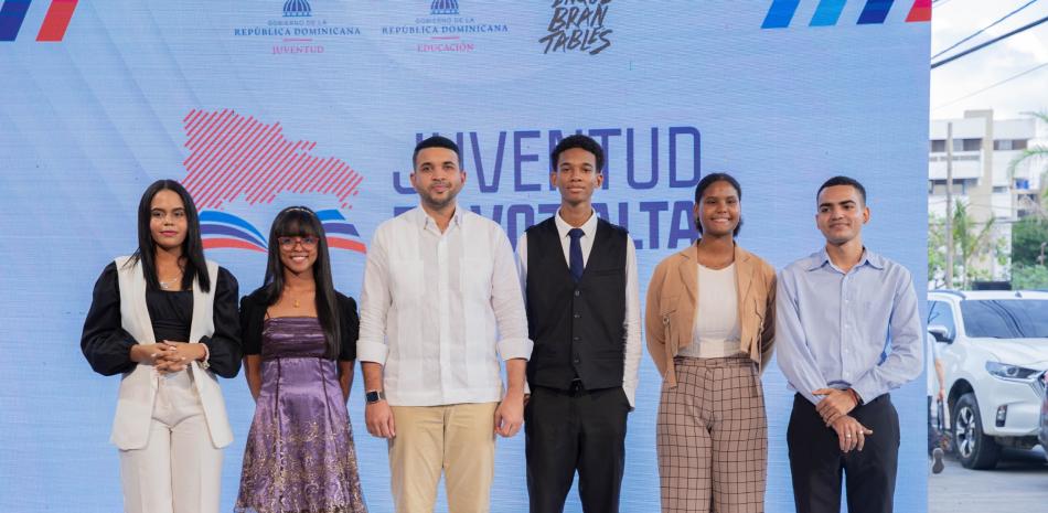 Juventud en Voz Alta: Cinco dominicanos van tras el Récord Guinness de lectura continua