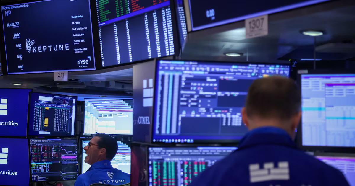 Wall Street tambalea ante dudas sobre la IA mientras el crudo se dispara a los US$115