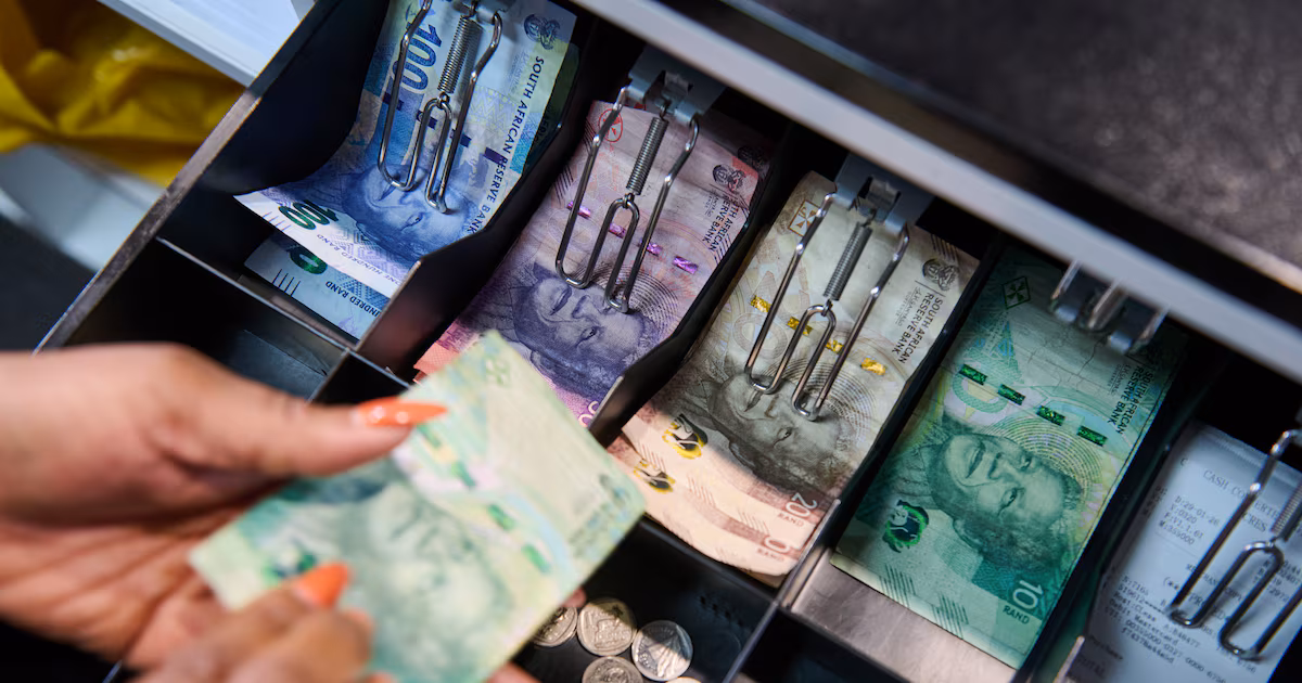 Tensión financiera global: Divisas de mercados emergentes extienden su racha bajista ante repunte en bonos de EE. UU.