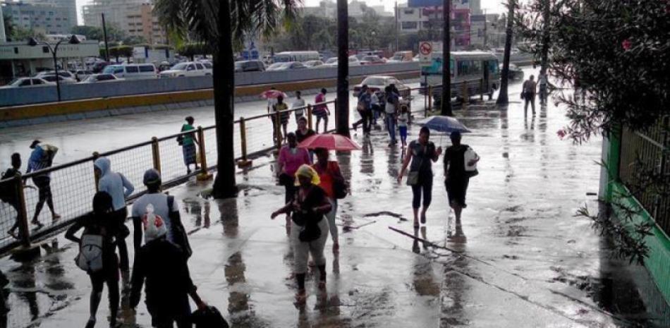 Remanentes de onda tropical generarán aguaceros y tronadas en varias provincias este miércoles