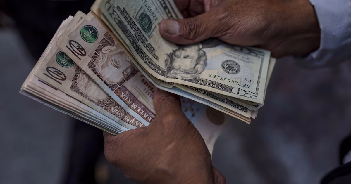 El dólar acelera su marcha en Chile: registra un avance del 3% en septiembre presionado por EE.UU.