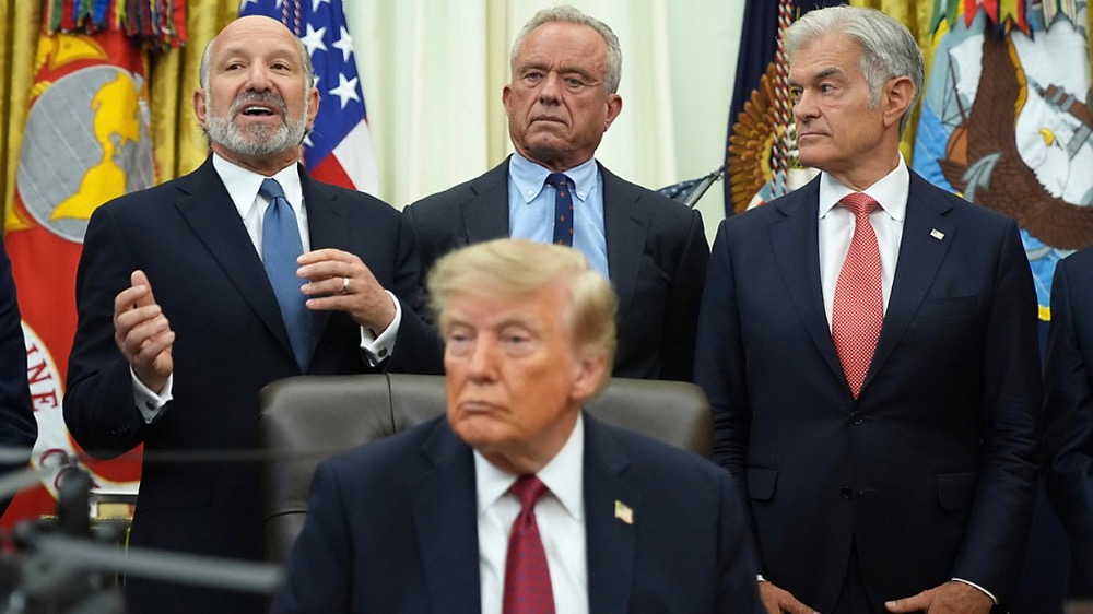 Trump sella acuerdos con farmacéuticas para reducir el costo de medicamentos en Estados Unidos
