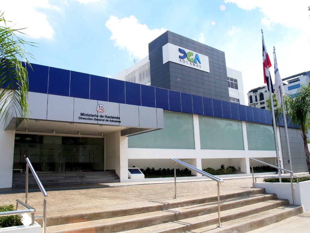 Aduanas endurece los controles y fija horarios estrictos para el tránsito de mercancías hacia Haití