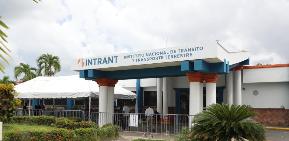 Intrant activa plan de resarcimiento para adultos mayores tras anulación del límite en licencias