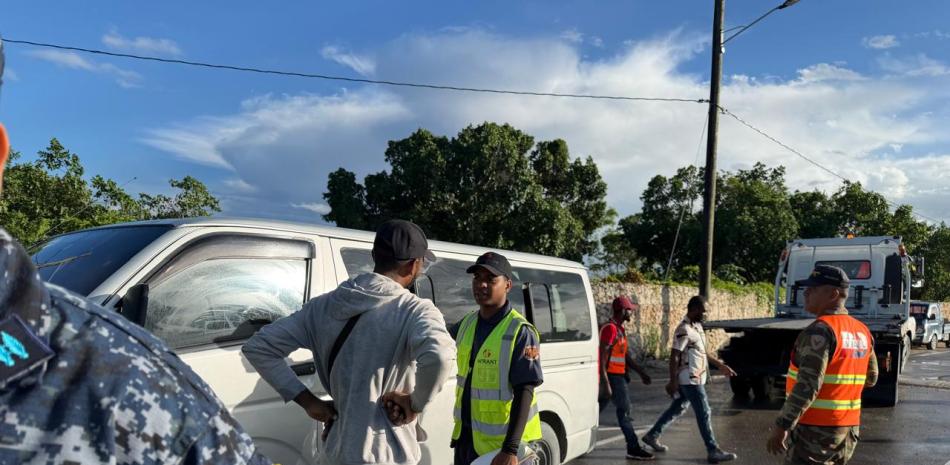 Intrant interviene transporte informal en Bávaro y retiene autobuses operados por indocumentados