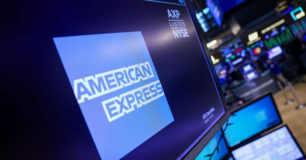 American Express retrocede en Wall Street pese a elevar sus previsiones de ganancias para el año