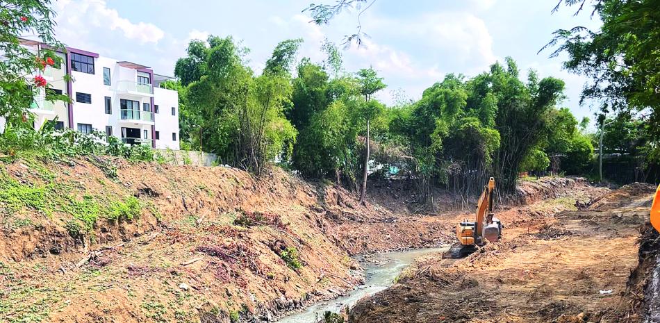Saneamiento de la cañada en El Embrujo avanza en Santiago sin registro de permisos ambientales