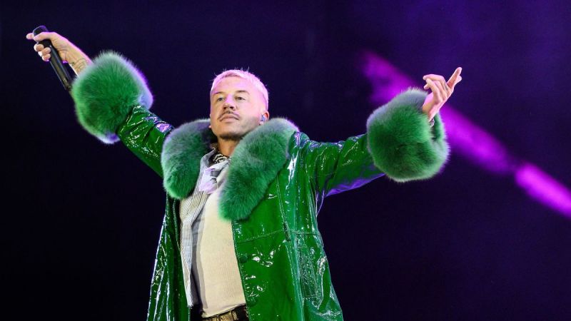 Renuncia masiva de teloneros sacude la gira de Ed Sheeran tras la exclusión de Macklemore