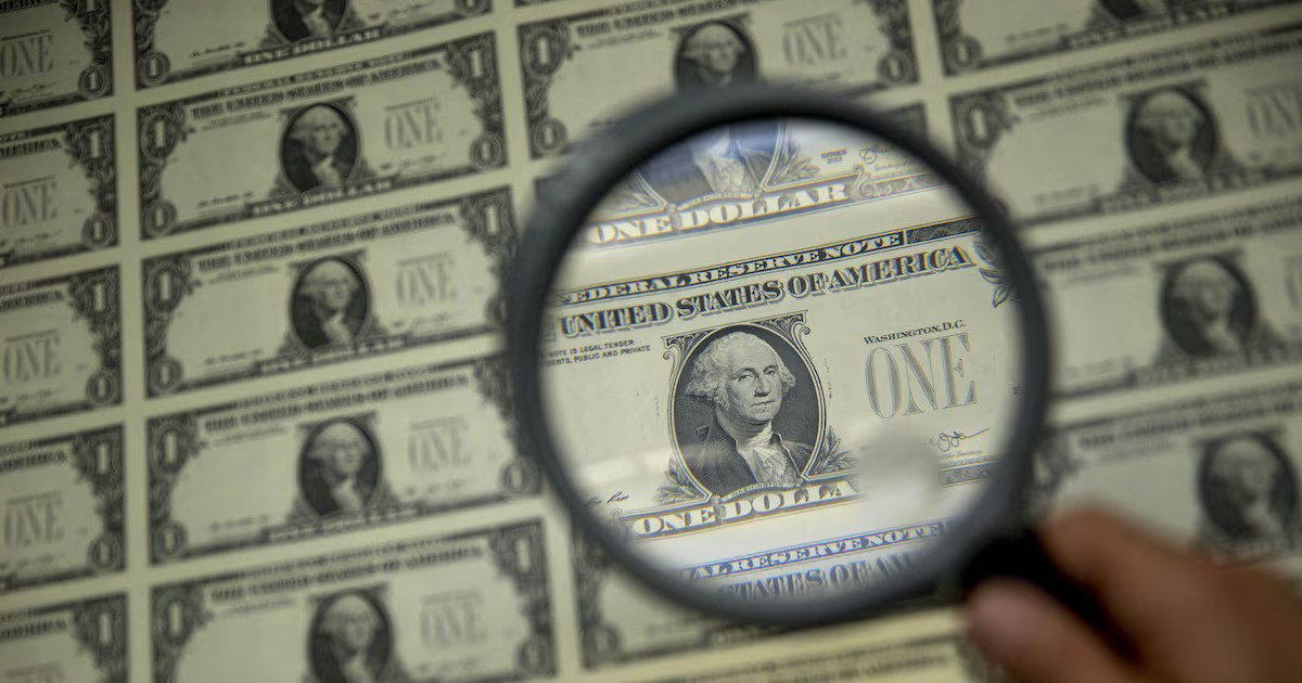 Alerta en Wall Street: El dólar podría perder su escudo de refugio ante un frenazo tecnológico