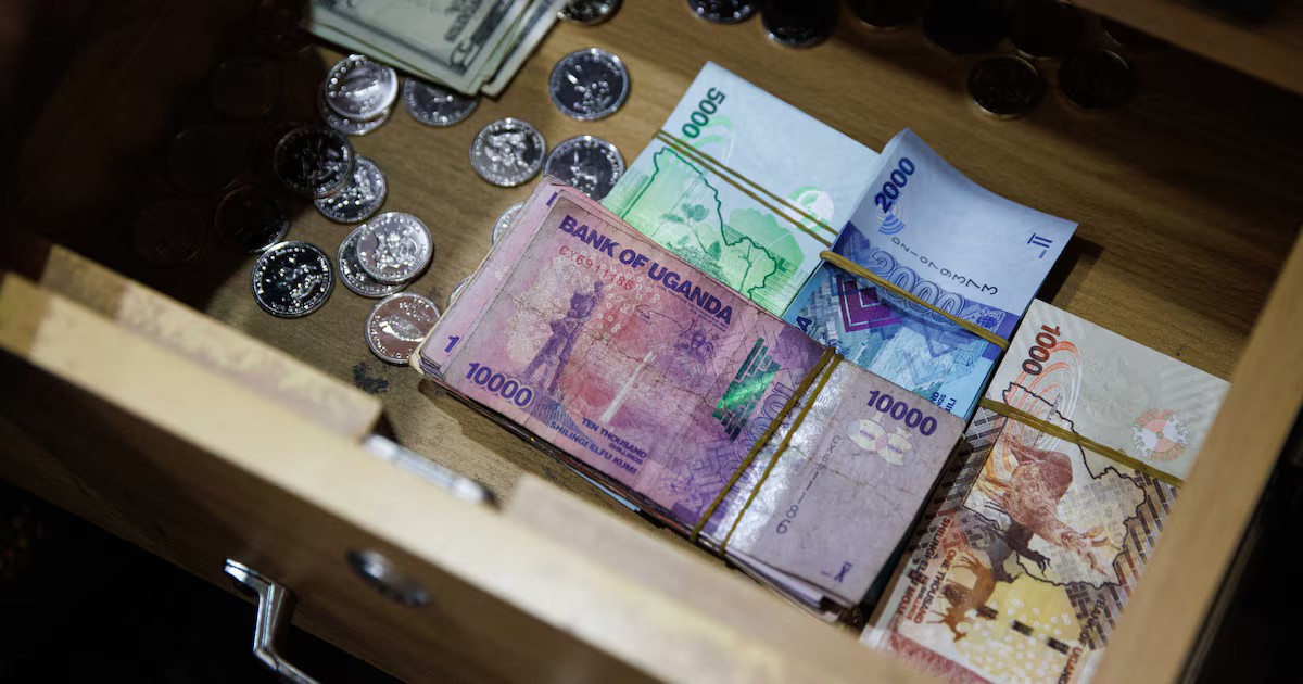 De tocar fondo a liderar el mercado global: el chelín ugandés repunta tras histórica alza de tasas