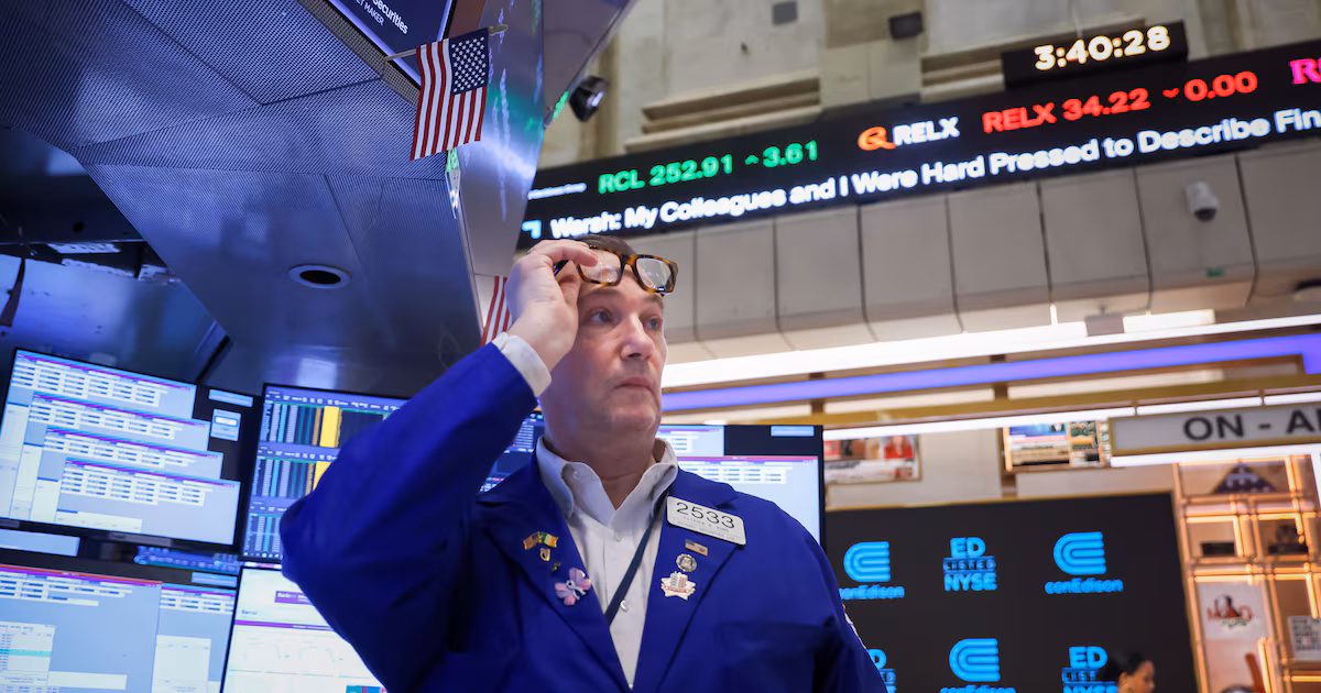 El impacto del giro de la Fed: cómo se reconfigura el tablero para el dólar, el oro y Wall Street